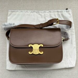 Triomph women’s purse. Never used- please message me if you have questions!!!!